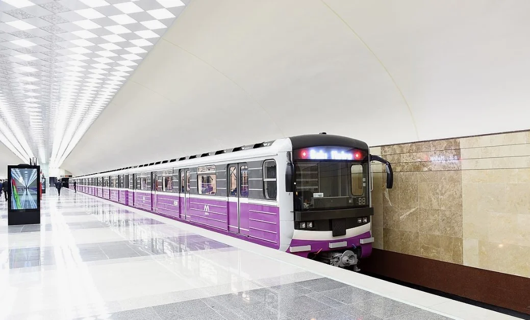 Bir çox sərnişinə metroya girməyə icazə verilmədi SƏBƏB