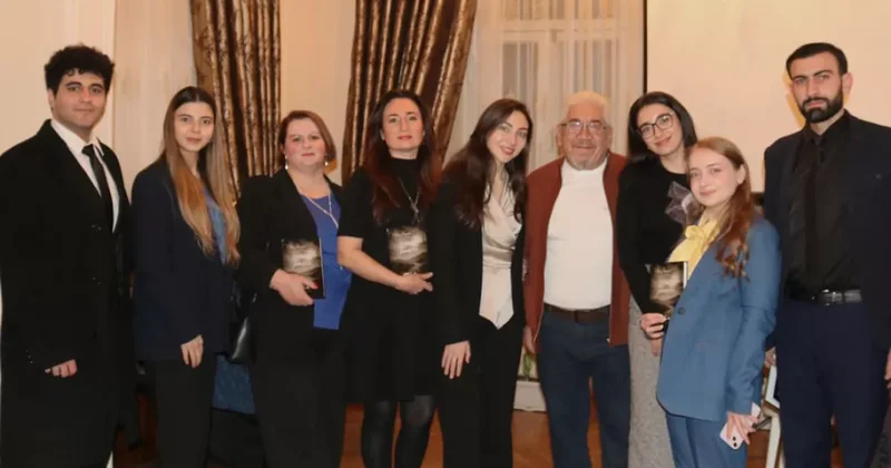 В Баку презентован новый поэтический сборник ФОТО