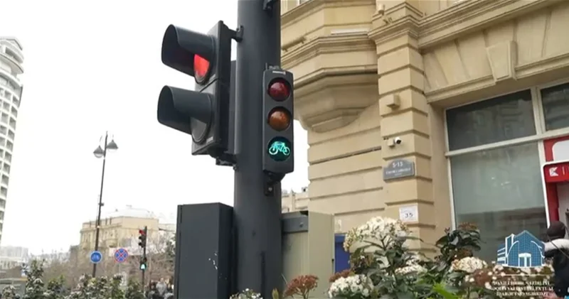 Перед станцией метро Низами обеспечена безопасность велосипедистов ВИДЕО