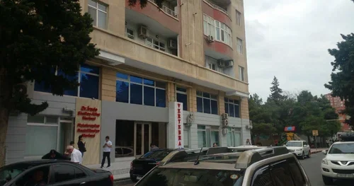 Tibb təhsili olmayan, amma özünü həkim kimi təqdim edənlər ADLAR
