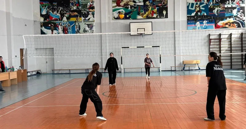 Xəzər rayonunda təhsil işçiləri arasında mini voleybol turniri keçirilib FOTO