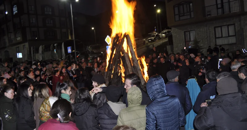 Dədə Qorqud xeyir duası, Kəlbəcər sədası Murovun ətəyində bayram tonqalı