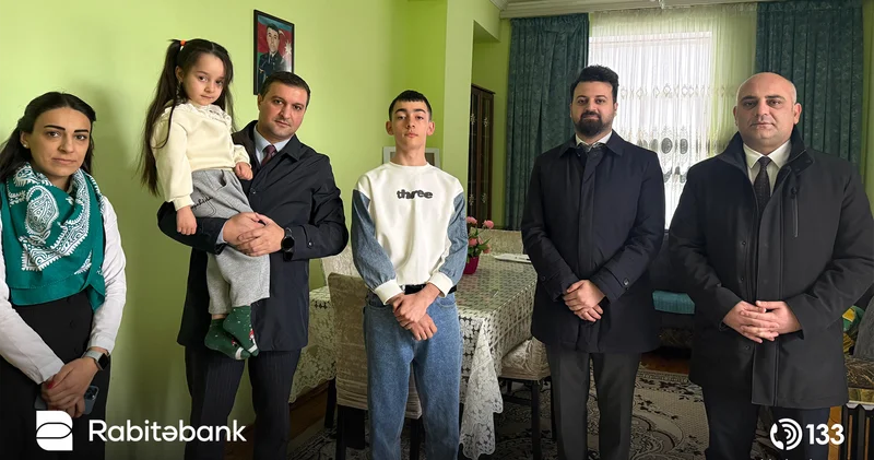 RABİTƏBANK RAMAZAN VƏ NOVRUZ BAYRAMI ƏRƏFƏSİNDƏ ŞƏHİD AİLƏLƏRİNİ ZİYARƏT EDİB