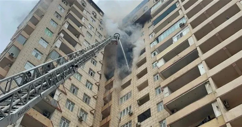В Баку вспыхнул пожар в жилом доме