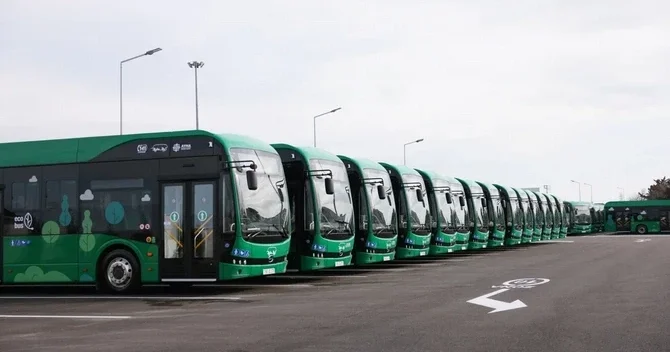 Еще семь автобусных маршрутов в Баку полностью переведены на электротягу