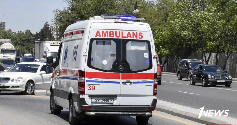 В Баку ученик выпал из окна школы, пытаясь прогулять урок