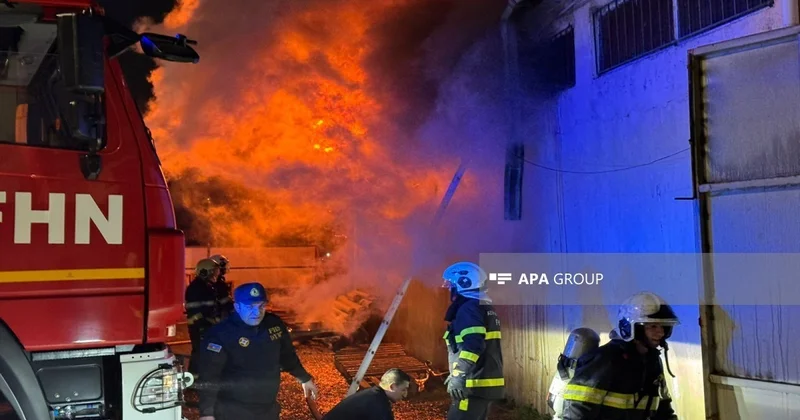 Пожар в мебельном цехе в Баку локализован ФОТО ВИДЕО ОБНОВЛЕНО