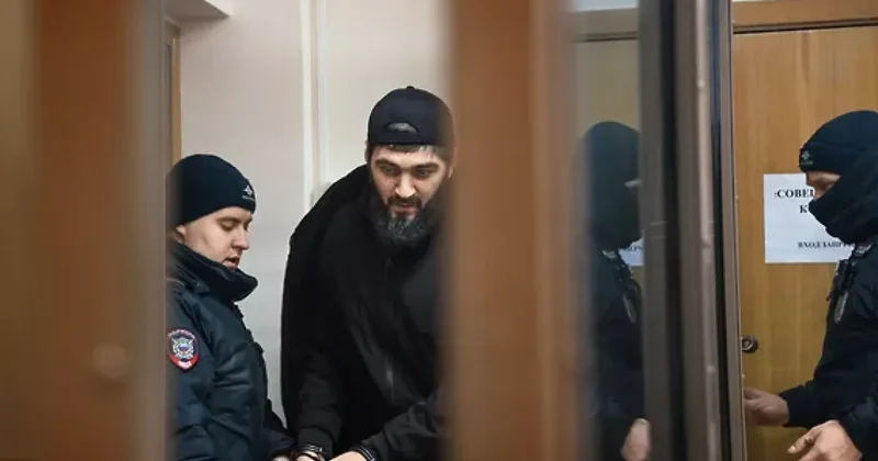 Зауру Исмаилову назначили принудительные работы за осквернение памятника в России