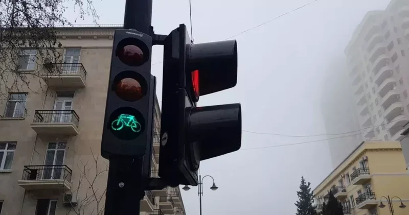 В Ясамальском районе установили 8 велосекций на светофорах