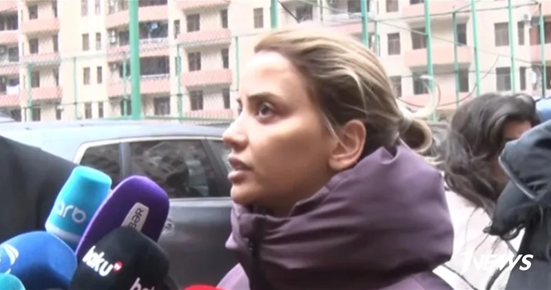 Каждый подвешивает от дома какой то провод и подключает к нему свой автомобиль ДЕТАЛИ ПОЖАРА ВИДЕО