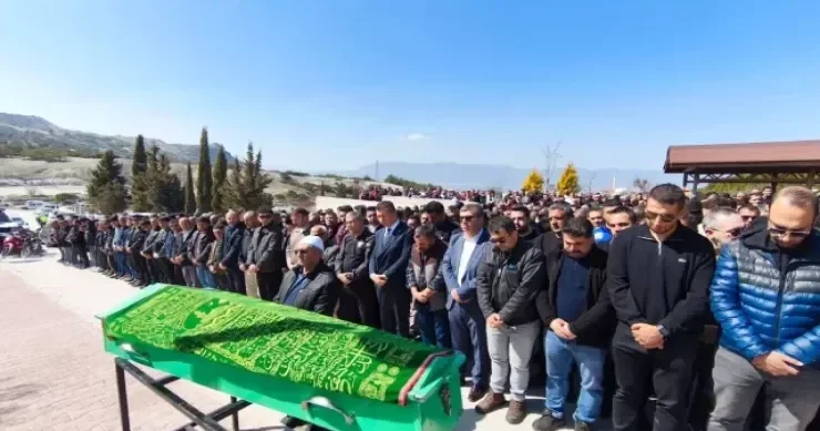 Polis rəisi maşınında ölü tapıldı