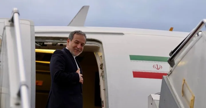 Abbas Arakçi Xameneinin yazılı mesajını Putinə apardı