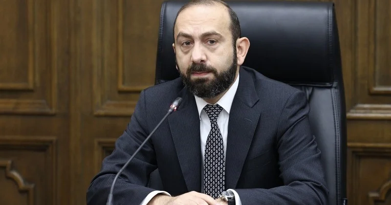 Ararat Mirzoyan: “Azərbaycanla tək, bir otaqda olanda danışa bilirik”