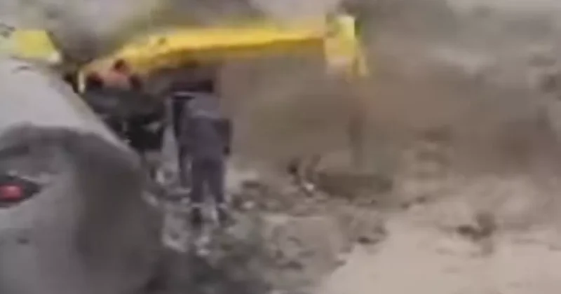 В Азербайджане начальник погиб, спасая подчинённых Трагедия с экскаватором поминутно / ВИДЕО
