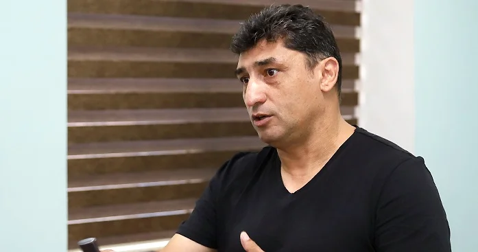 Aslan Kərimov həm öyrənir, həm də öyrədir