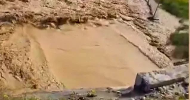 Ödənişli yolu da su basıb Video