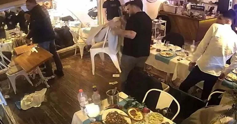 Restoranda dəhşətli anlar: hər kəsə atəş açdı FOTO