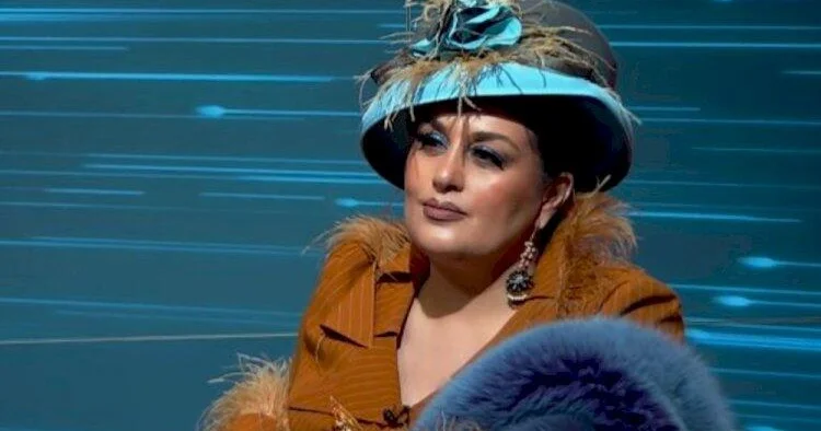 Elza Seyidcahan canlı yayımda telefonu Zaurun üzünə söndürdü