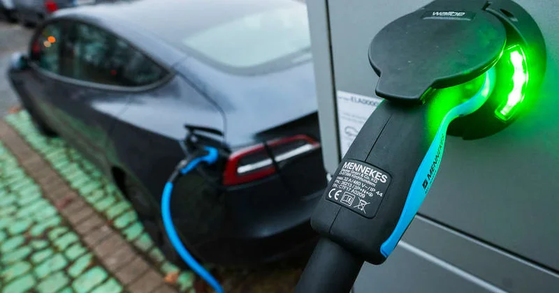 Britaniya orduda və parlamentdə elektrik avtomobillərini qadağan edə bilər