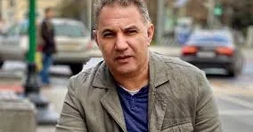 Sazı atıb tutmaqla aşıq olmursuz Əməkdar artistdən irad