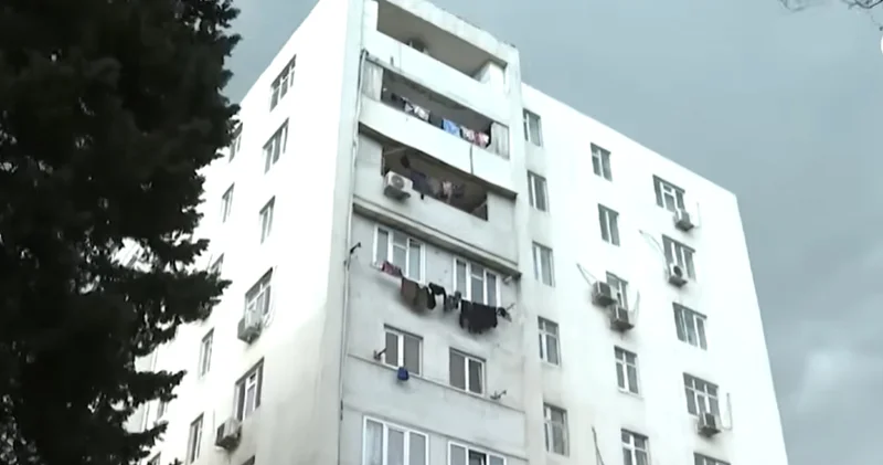 Bakıda məşhur aktyorun elmlər doktoru olan qardaşı qızı mənzilində ölü tapıldı (VİDEO)