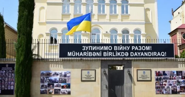 В посольстве Украины в Баку открыта книга соболезнований в память о жертвах атаки РФ