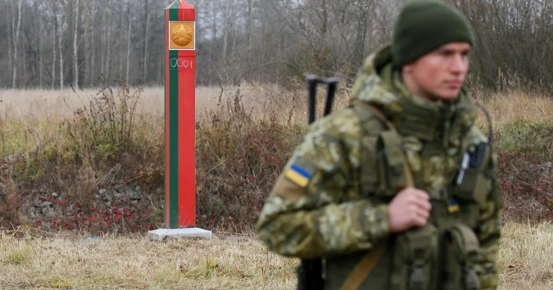 Украина закрывает пункты пропуска через границу с Россией и Беларусью