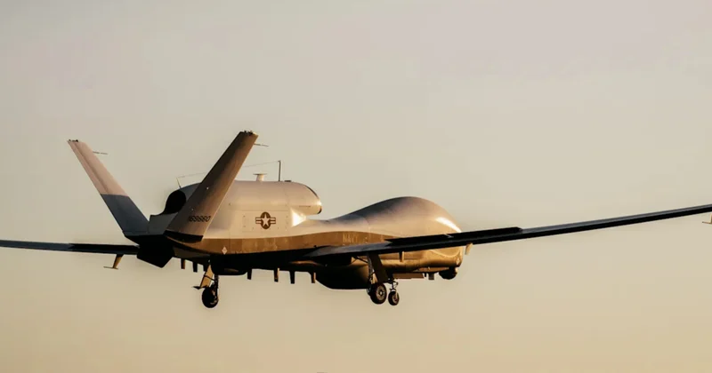 Американский Triton над Кубой