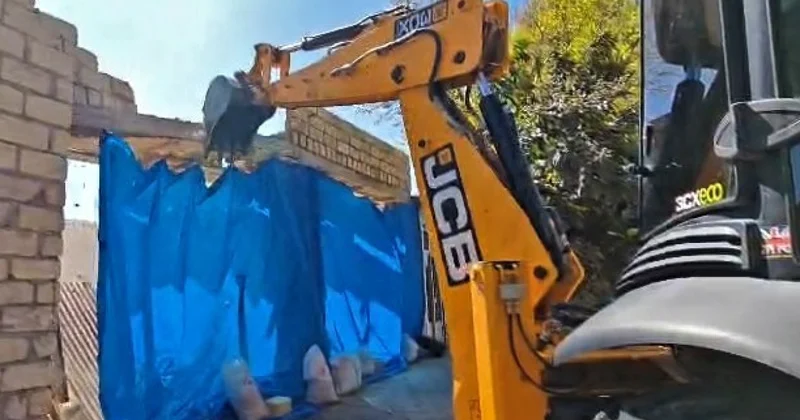 В Гяндже остановили незаконное строительство фото; видео