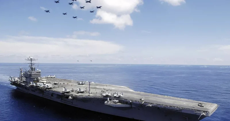 Авианосец USS Abraham Lincoln проводит операции в Аравийском море