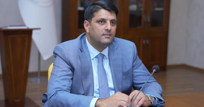 Rektor fəlsəfə doktorunu müdir təyin etdi FOTO