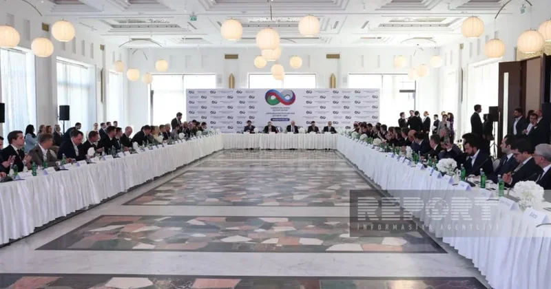 Вице премьер России: Москва и Баку ведут переговоры по расширению полетной сети