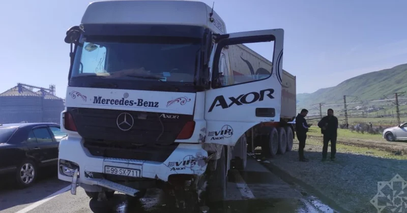 Bakı Quba yolunda yük və minik avtomobilləri toqquşdu FOTOLAR