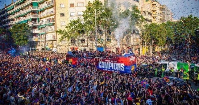 “Barselona”nın çempionluq paradına 670 min adam qatıldı Video