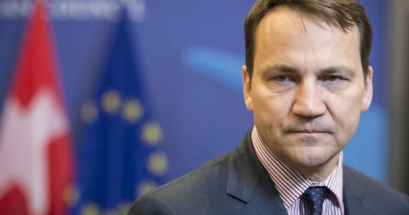 Putin bir nəhəngi oyatdı Sikorski