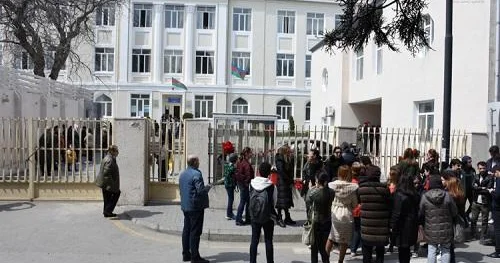 Şagirdlər ağlayaraq çıxdılar: İmtahanda nə baş verib? Video