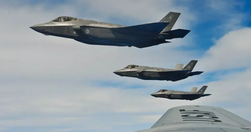 Американцы перебросили на базу в Индийском океане истребители F 15