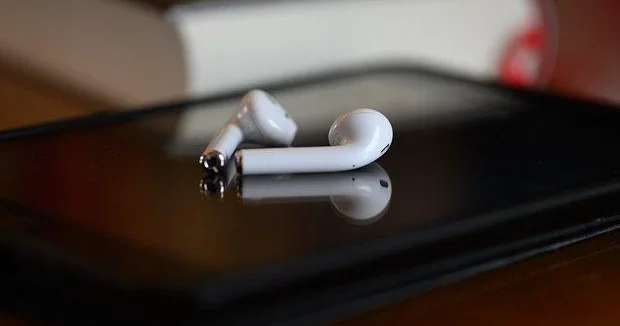 Apple создаст наушники с камерой