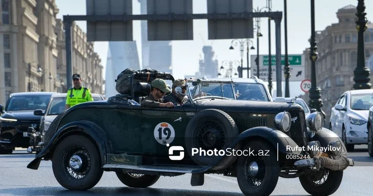В столице проходит выставка классических автомобилей