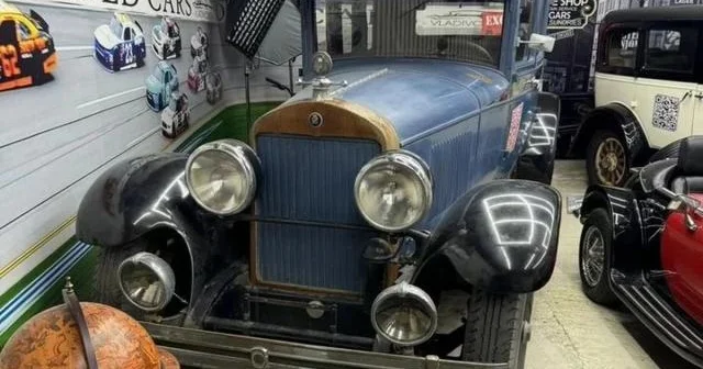İlk Cadillac modellərindən biri Rusiyada satılır...