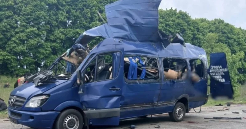 Ukraynada sərnişin avtobusuna hava zərbəsi endirilib, 9 nəfər həlak olub