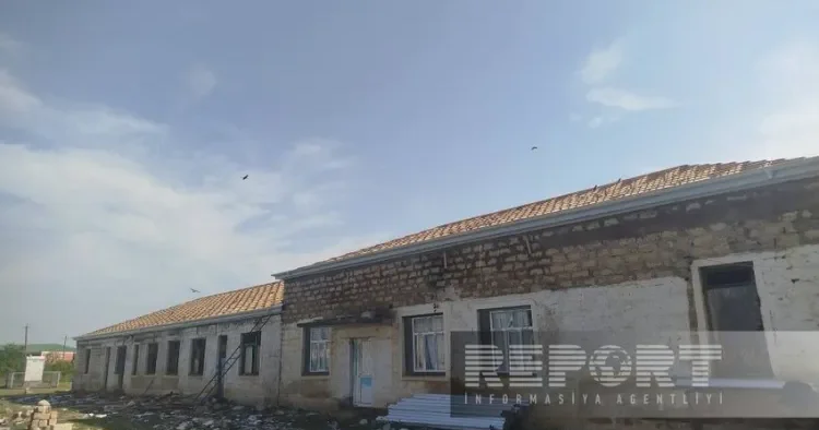 Biləsuvarda yararsız vəziyyətdə olan məktəb təmir olunur