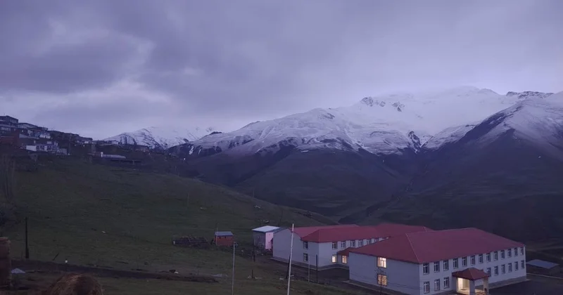 Qubanın dağlıq ərazilərinə qar yağıb FOTO