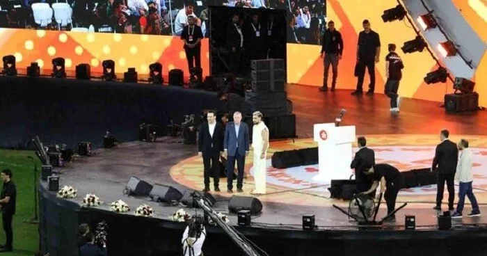 Ərdoğan məşhur reperin konsertini tribunadan izlədi Video