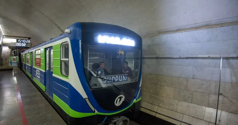 В метро в Ереване произошел технический сбой