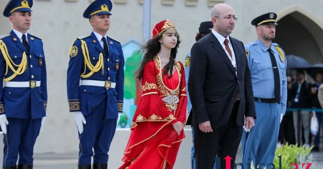 Bayraqqaldırma mərasimində iştirak edənlər şəhid övlladlarıdır FOTOLAR