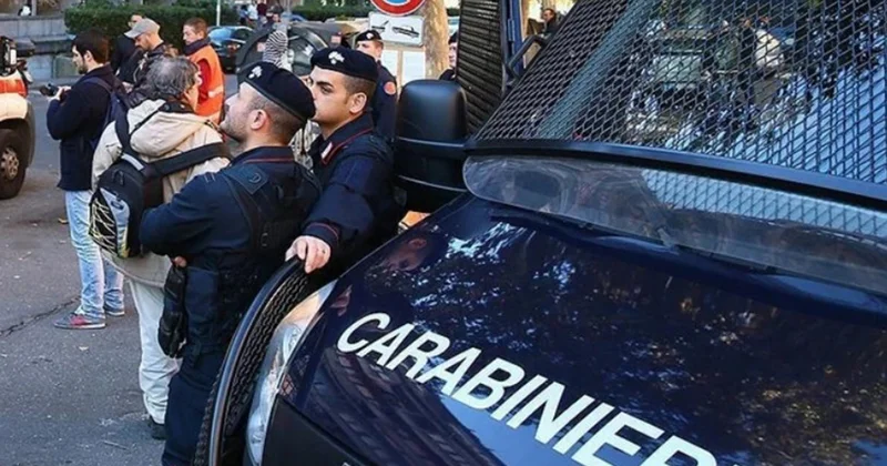 İtaliyada avtomobil səkidə piyadaları vurdu Çox sayda yaralı var