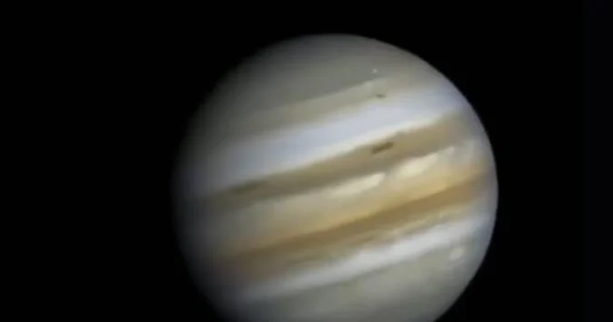 Уникальные кадры Юпитера наблюдения аппарата Voyager 1 ВИДЕО