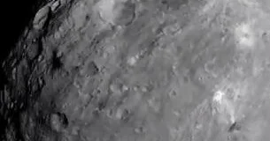Ученые показали уникальные кадры астероида Веста ВИДЕО