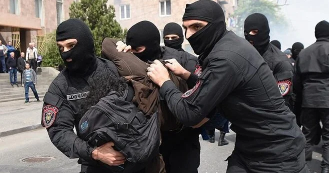 Ermənistanda həbslər: Karapetyanın adamları saxlanıldı